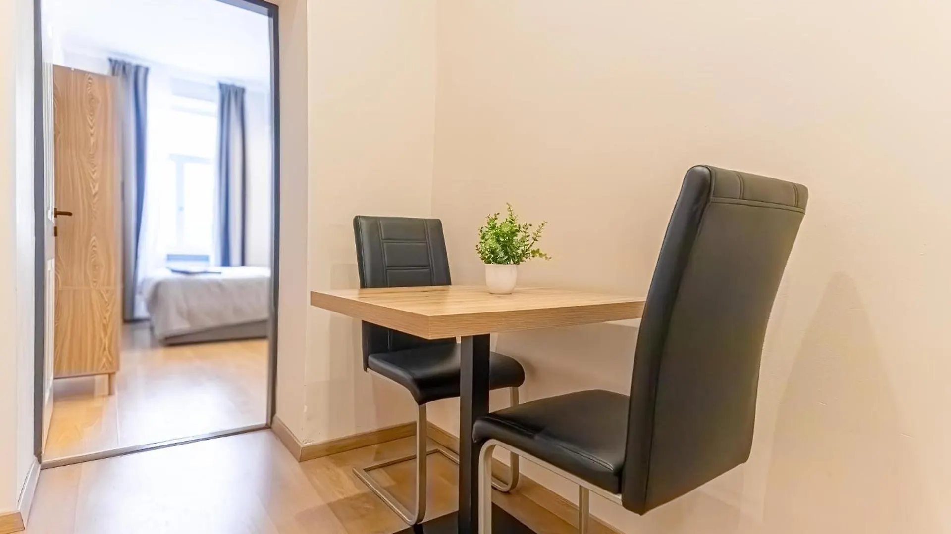 Tranquil 1Br Apartment Near The Heart Of Viena