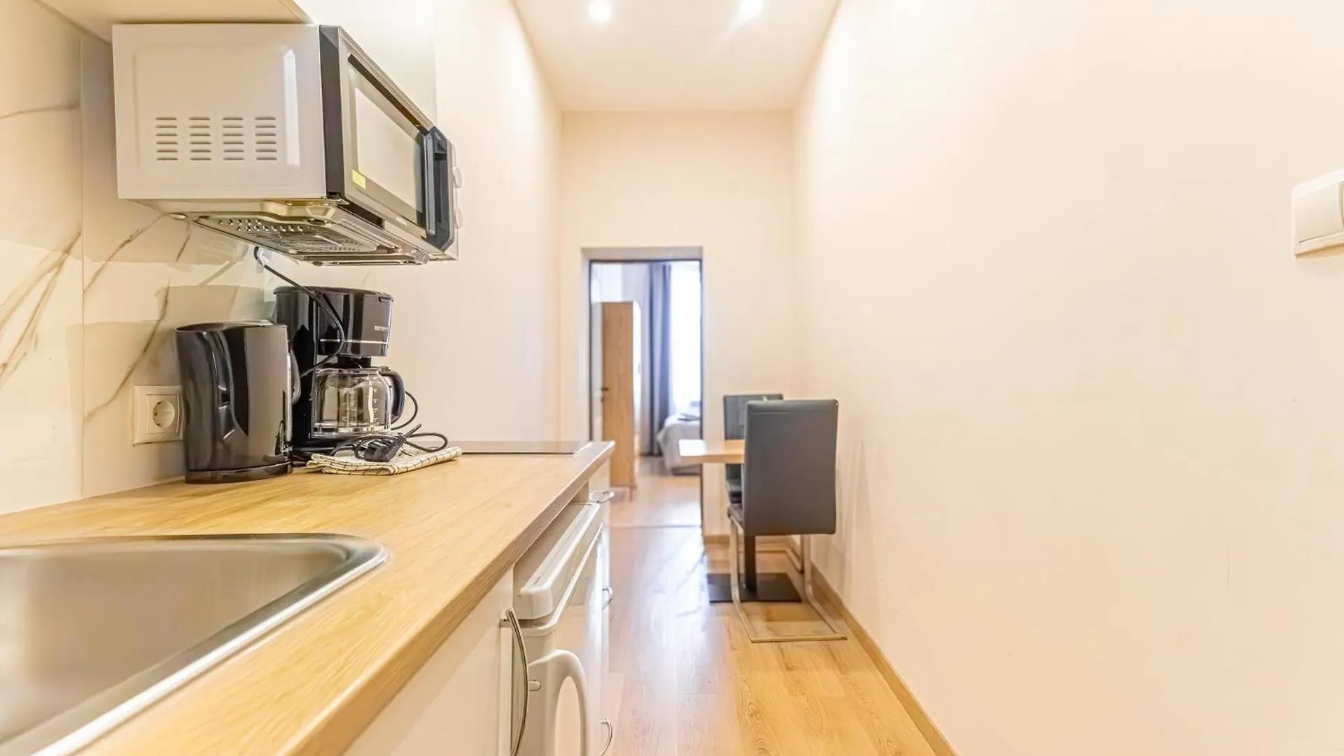 Tranquil 1Br Apartment Near The Heart Of Viena Austria
