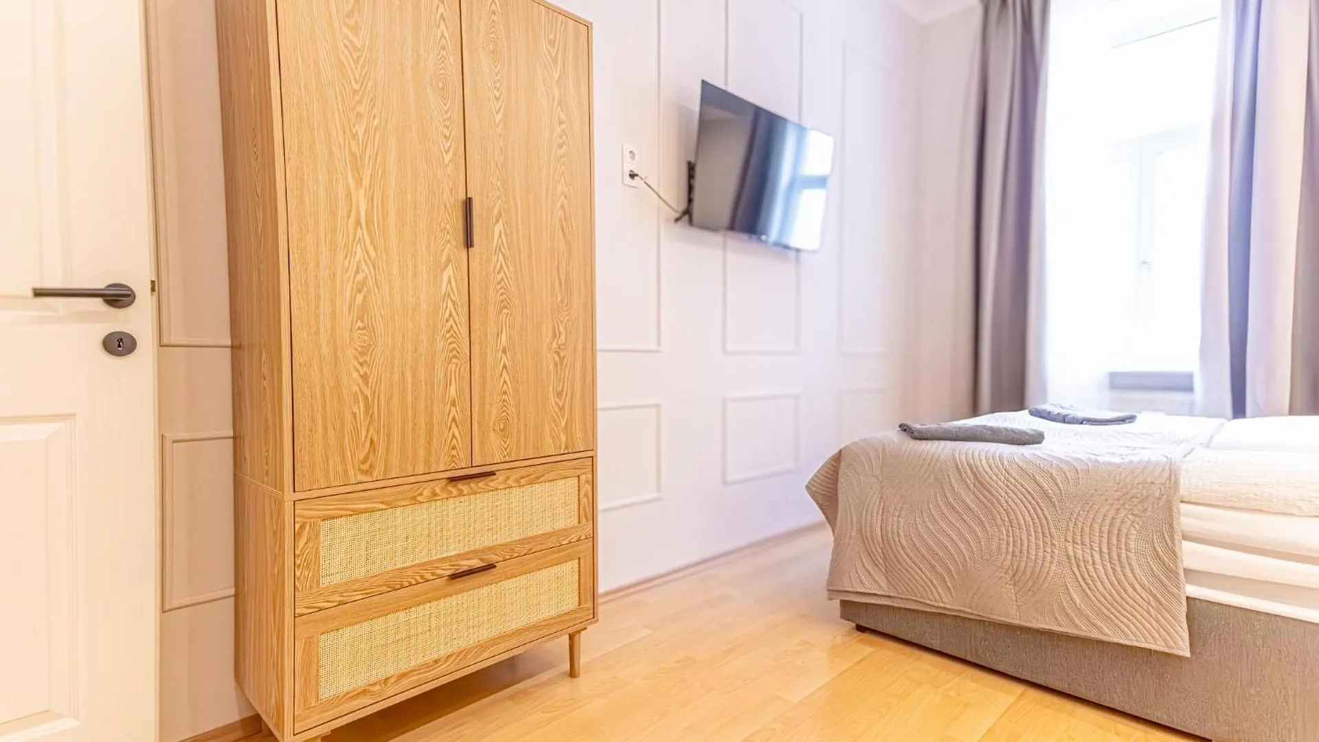 Tranquil 1Br Apartment Near The Heart Of Viyana Avusturya